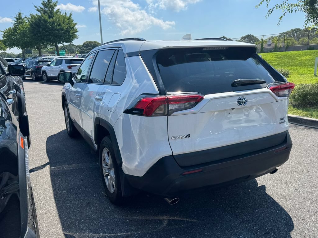 2021 Toyota RAV4 XLE - Photo 6