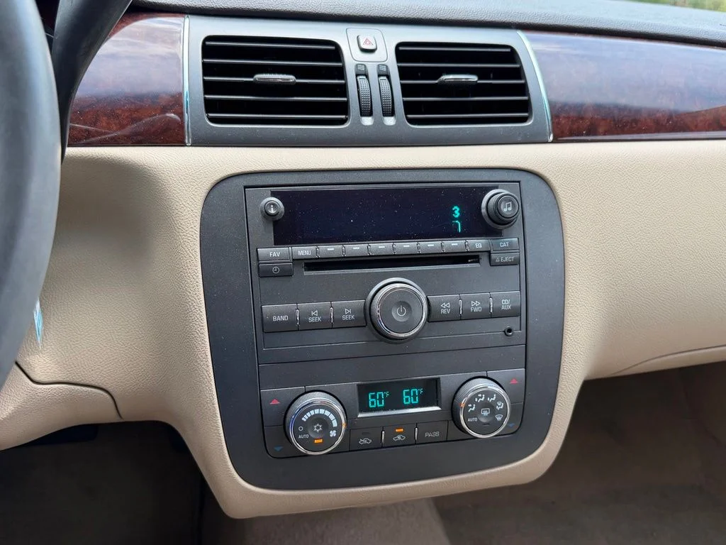 Used 2011 Beige Buick CXL image 26