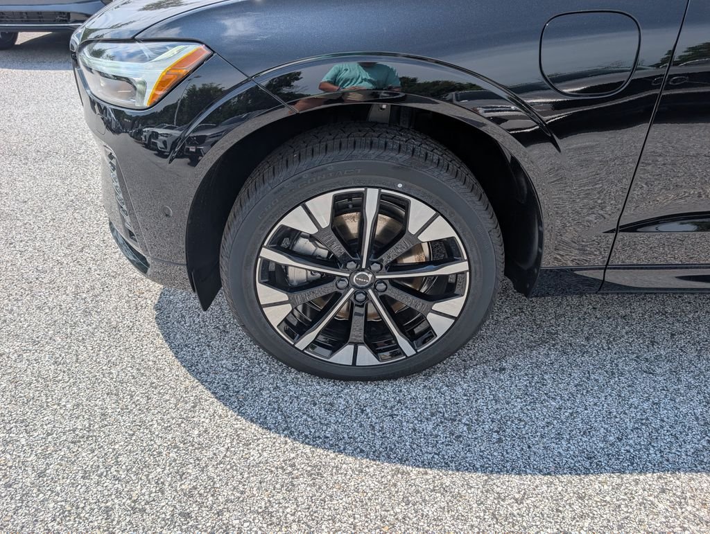 New 2026 Black Volvo T8 Plus image 30