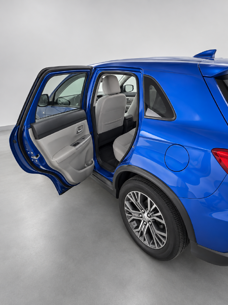 Used 2017  Mitsubishi 2.0 ES image 4