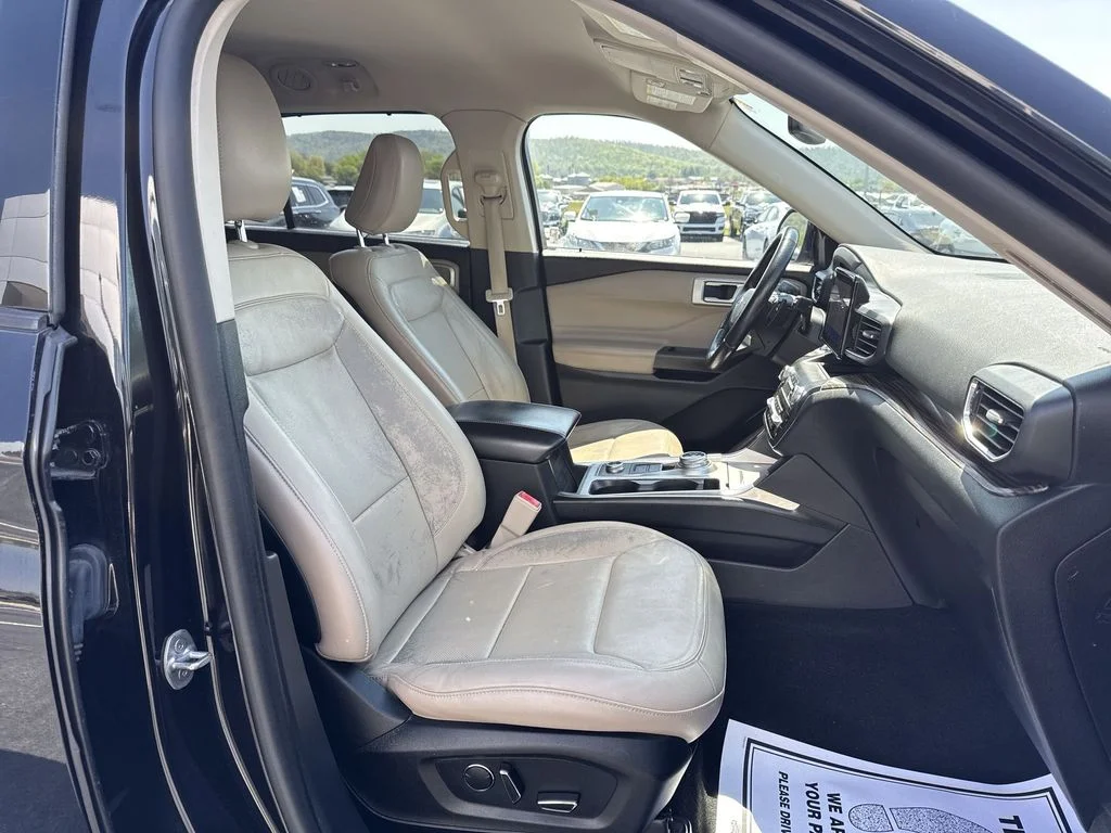 Used 2020 Black Ford Limited image 25