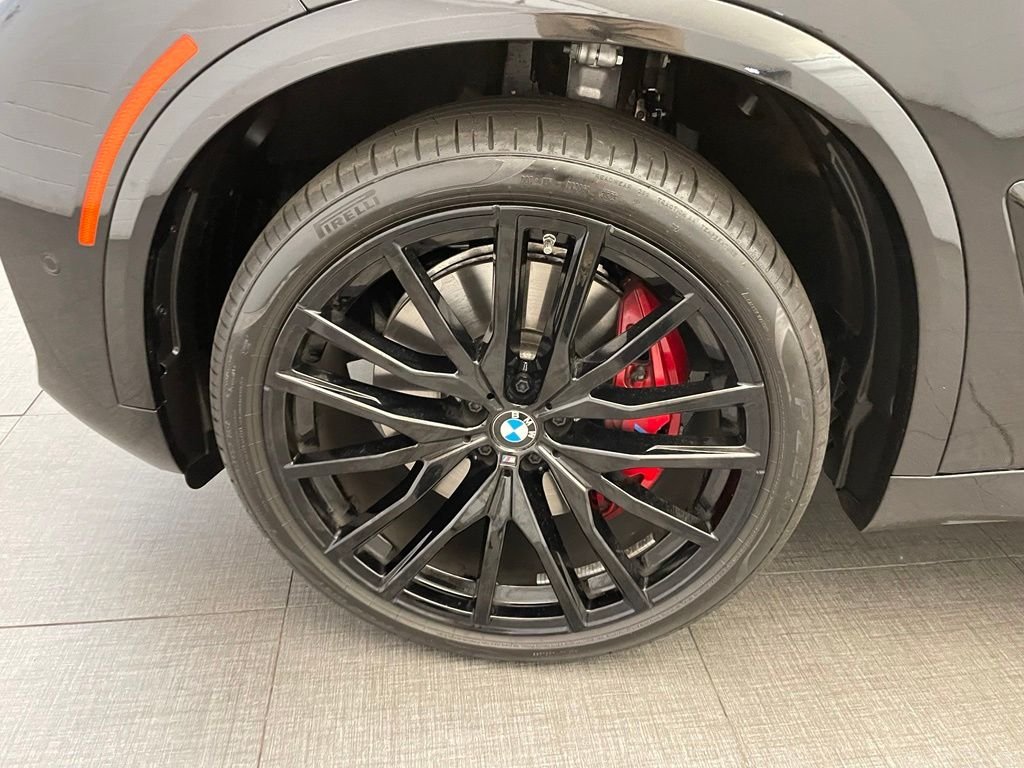 Used 2026 Black BMW M60i image 14