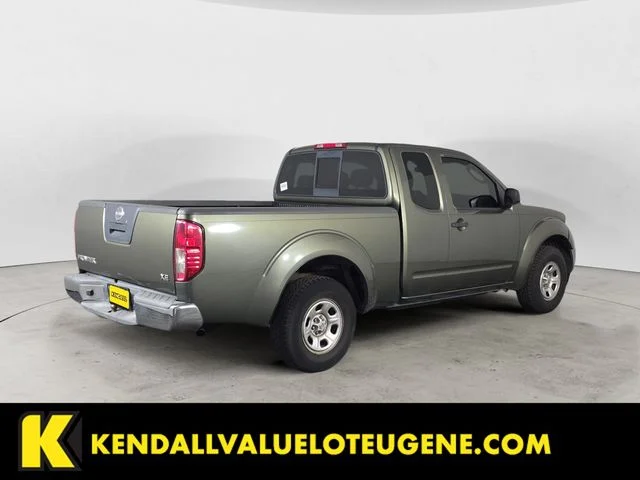 Used 2005 Green Nissan XE image 2