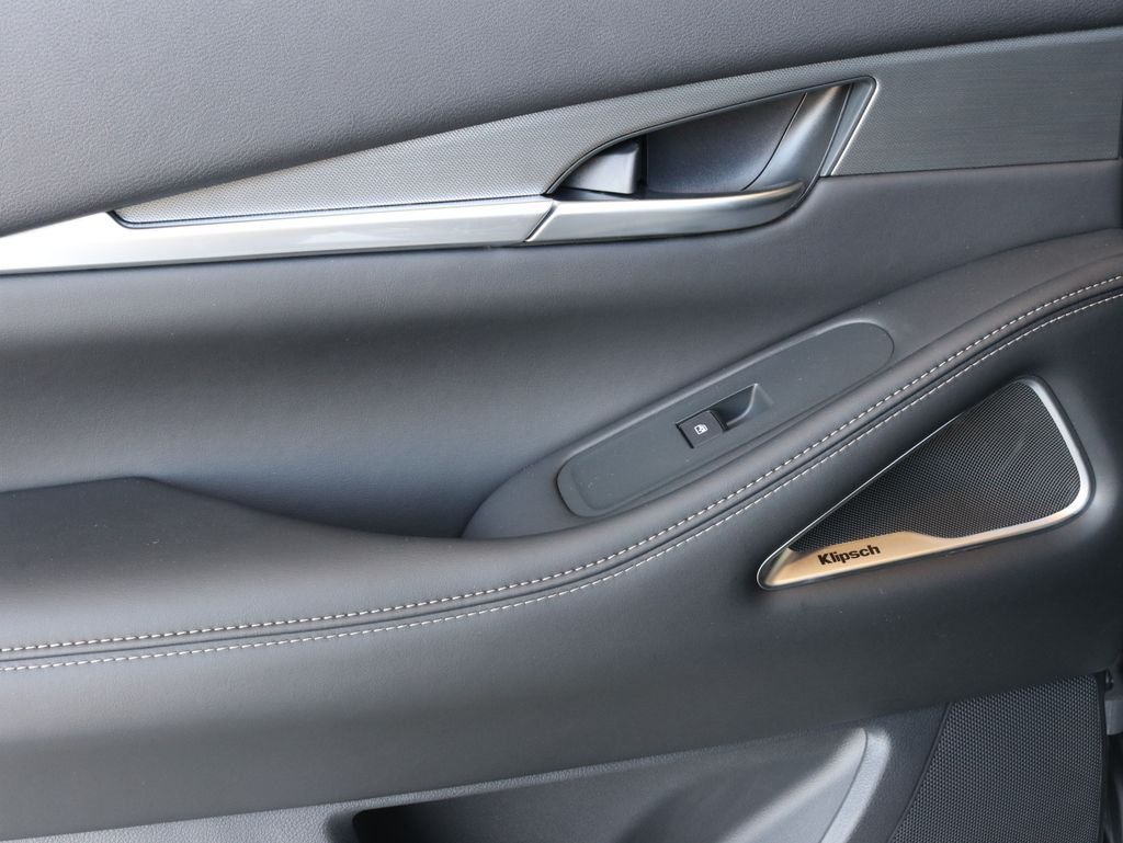 New 2027 HARBOR GRAY INFINITI Luxe AWD image 31