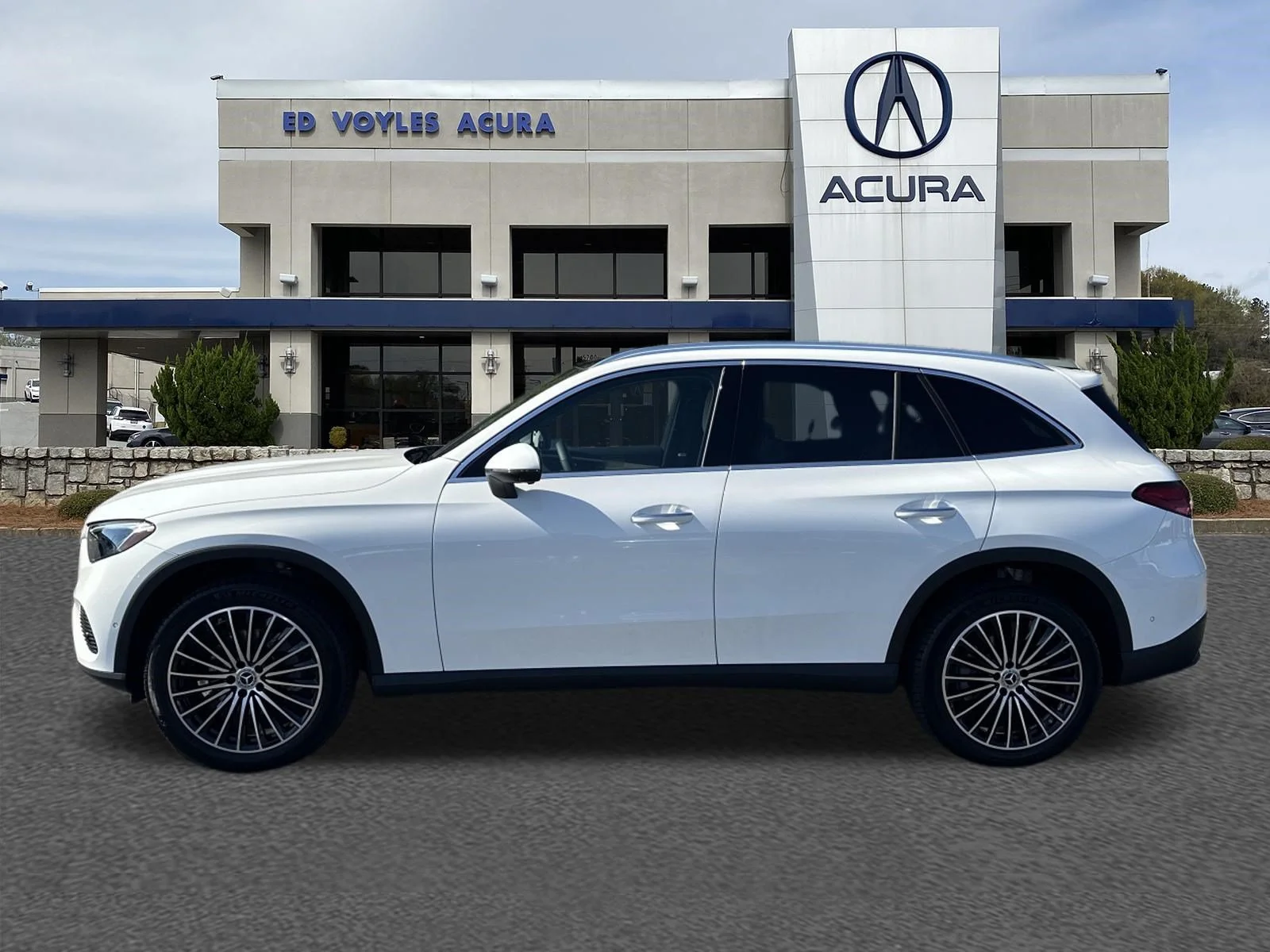 Used 2025 Polar White Mercedes-Benz GLC 300 image 8
