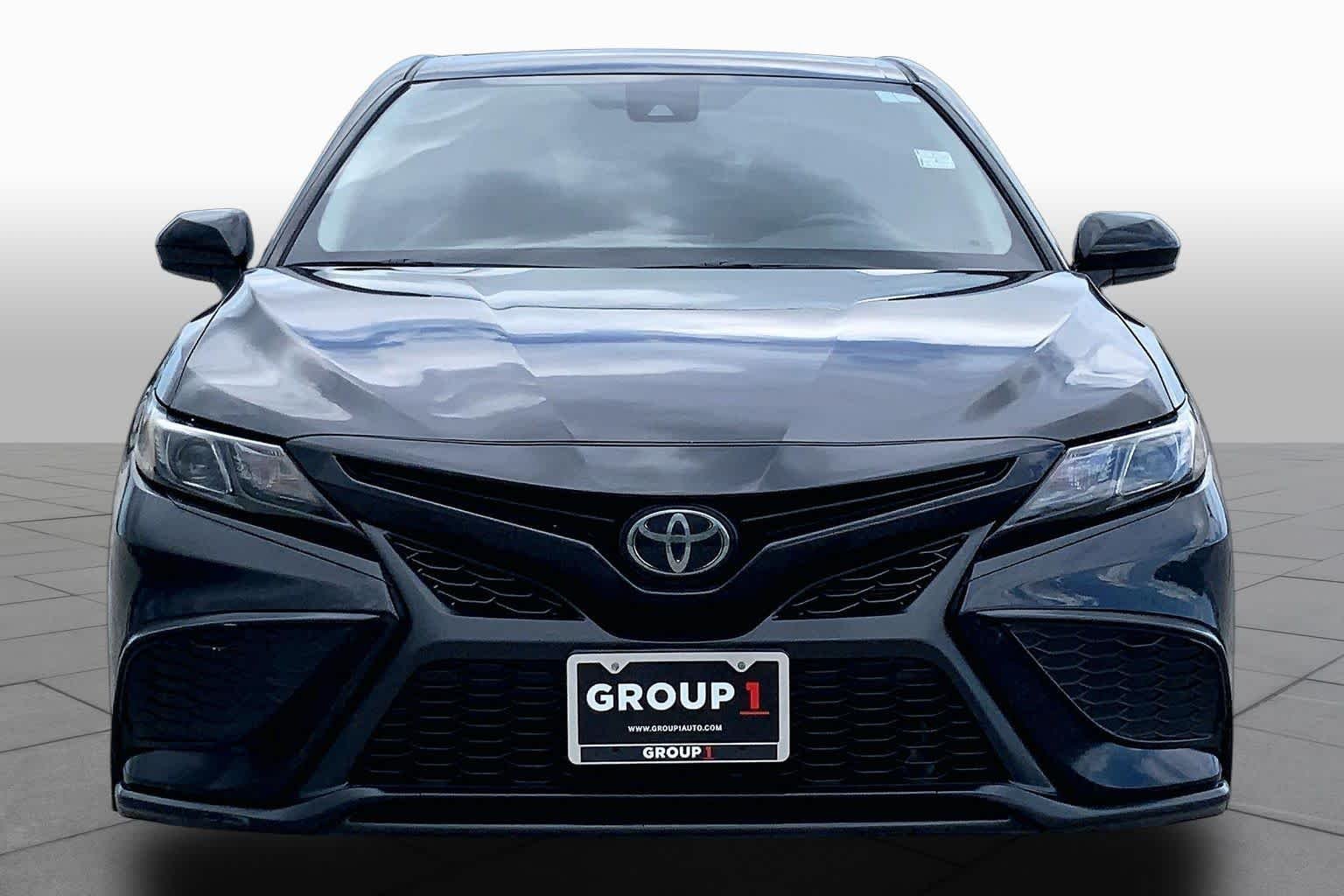 Used 2021 Midnight Black Metallic Toyota SE image 4