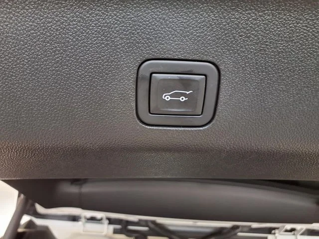 Used 2024 Pearl Chevrolet High Country image 26