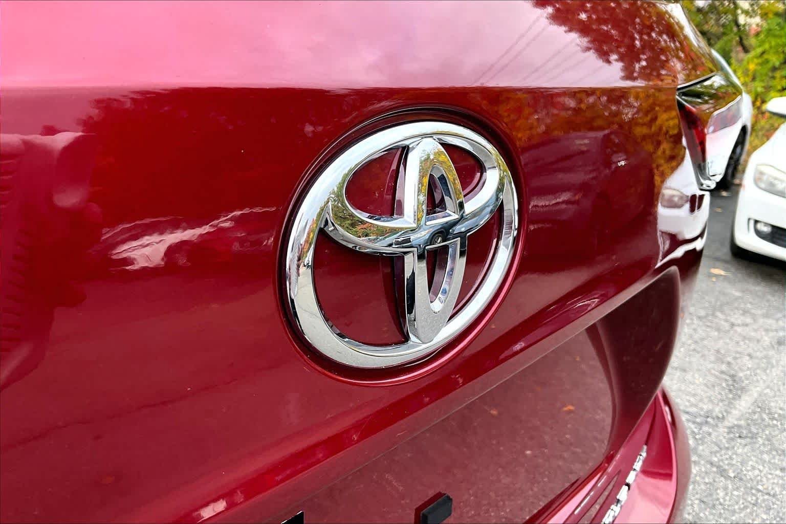 Used 2024 Ruby Flare Pearl Toyota XLE image 30