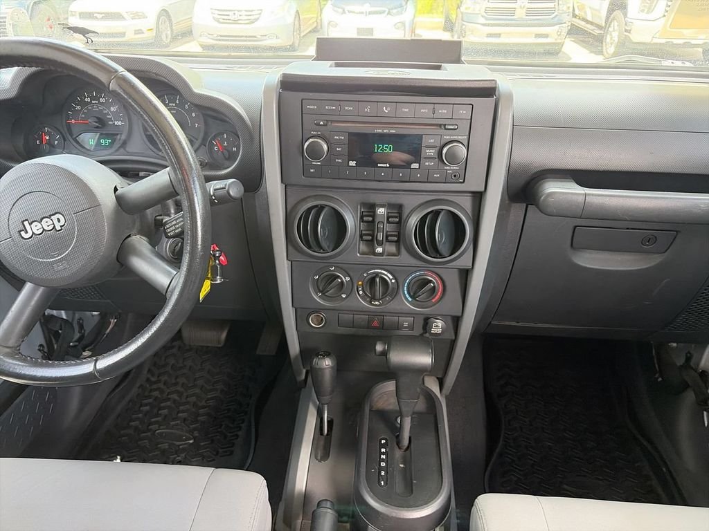 Used 2008 Silver Jeep Unlimited X image 10
