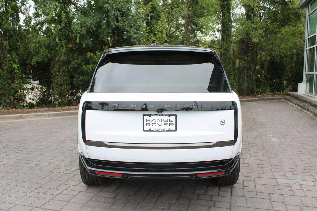 New 2024 Ostuni Pearl White Land Rover SV image 7