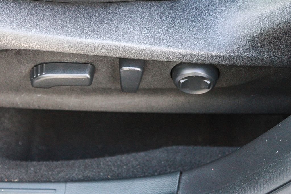 Used 2022 White Subaru Touring image 21