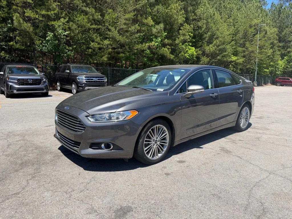 Used 2015 Gray Ford SE image 3
