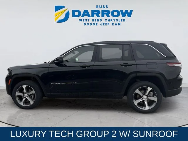 New 2026 Diamond Black Crystal Pearlcoat Jeep Limited image 2