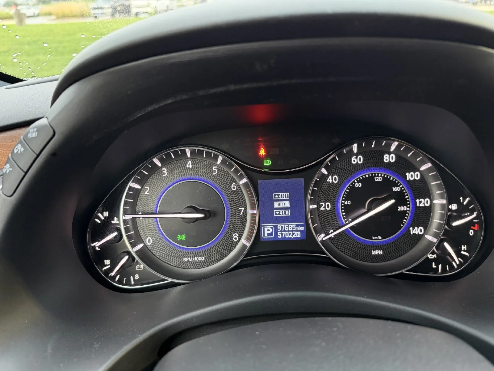 Used 2017 Black INFINITI Limited image 7
