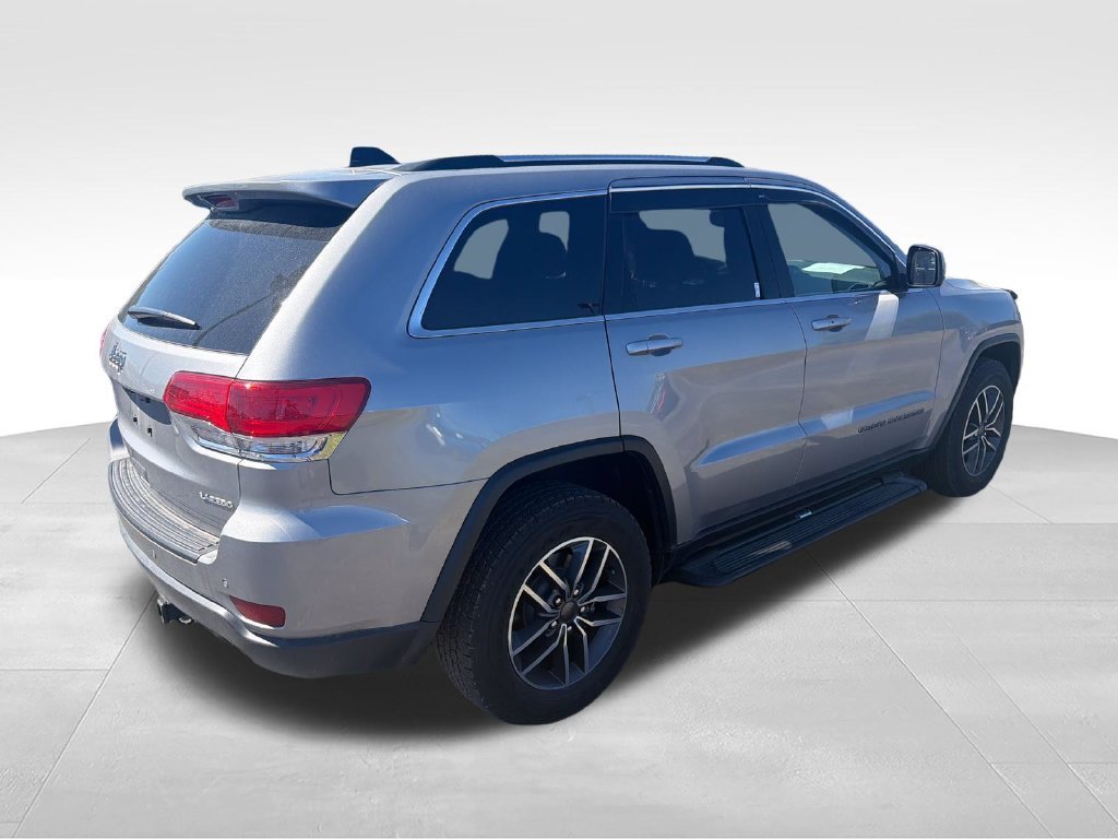 Used 2019 Silver Jeep Laredo E image 5