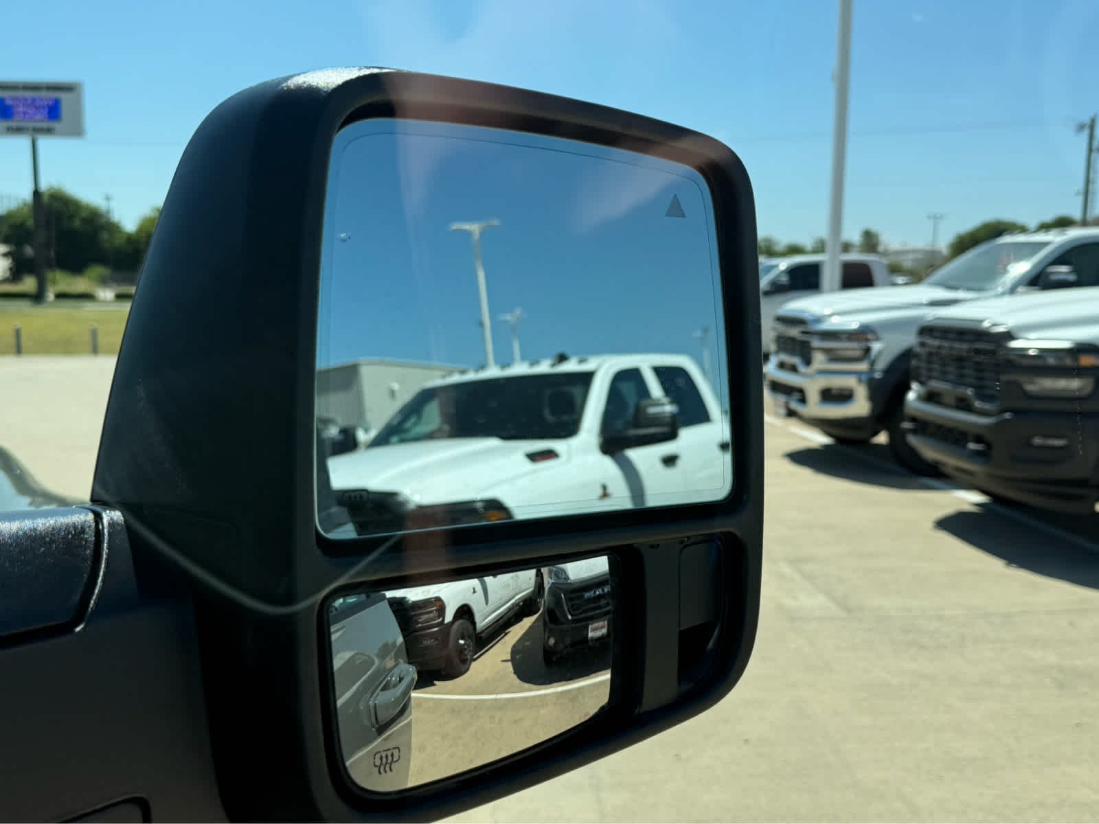 New 2026 Ceramic Gray Clear-Coat Exterior Paint RAM Laramie image 19