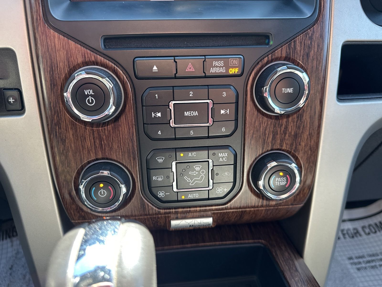 Used 2014 White Ford Lariat image 64