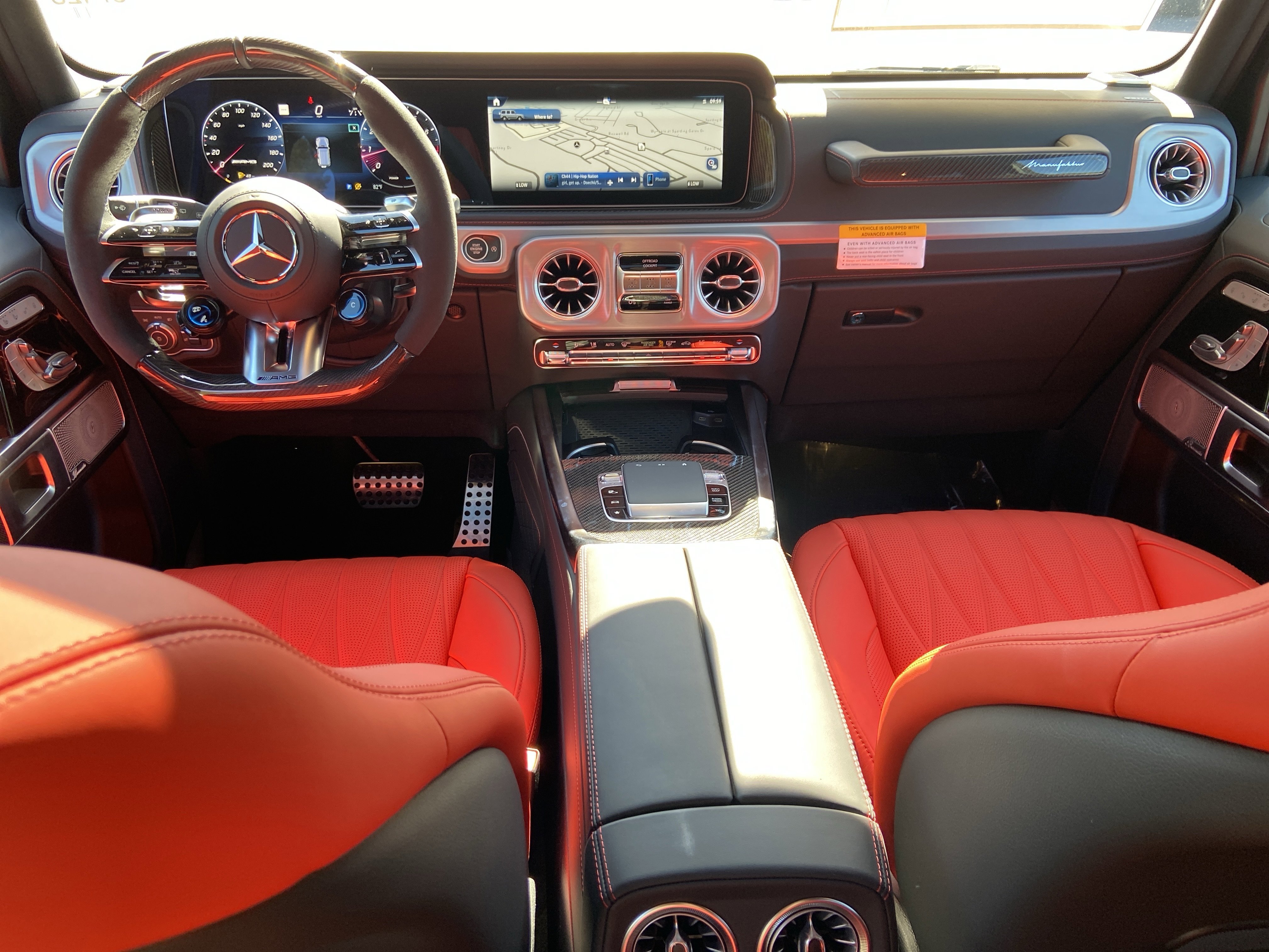 New 2026 MANUFAKTUR Exclusive Brilliant Blue Magno Mercedes-Benz AMG® G 63 SUV image 21