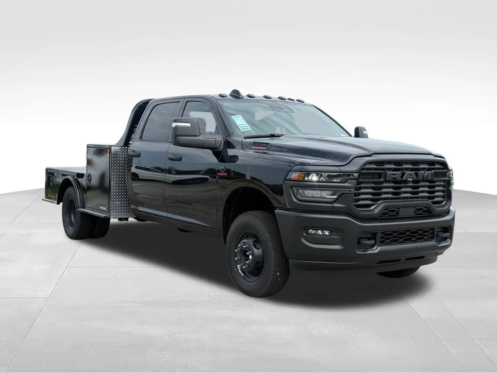 New 2026 Diamond Black Crystal Pearl-Coat Exterior Paint RAM Tradesman image 31