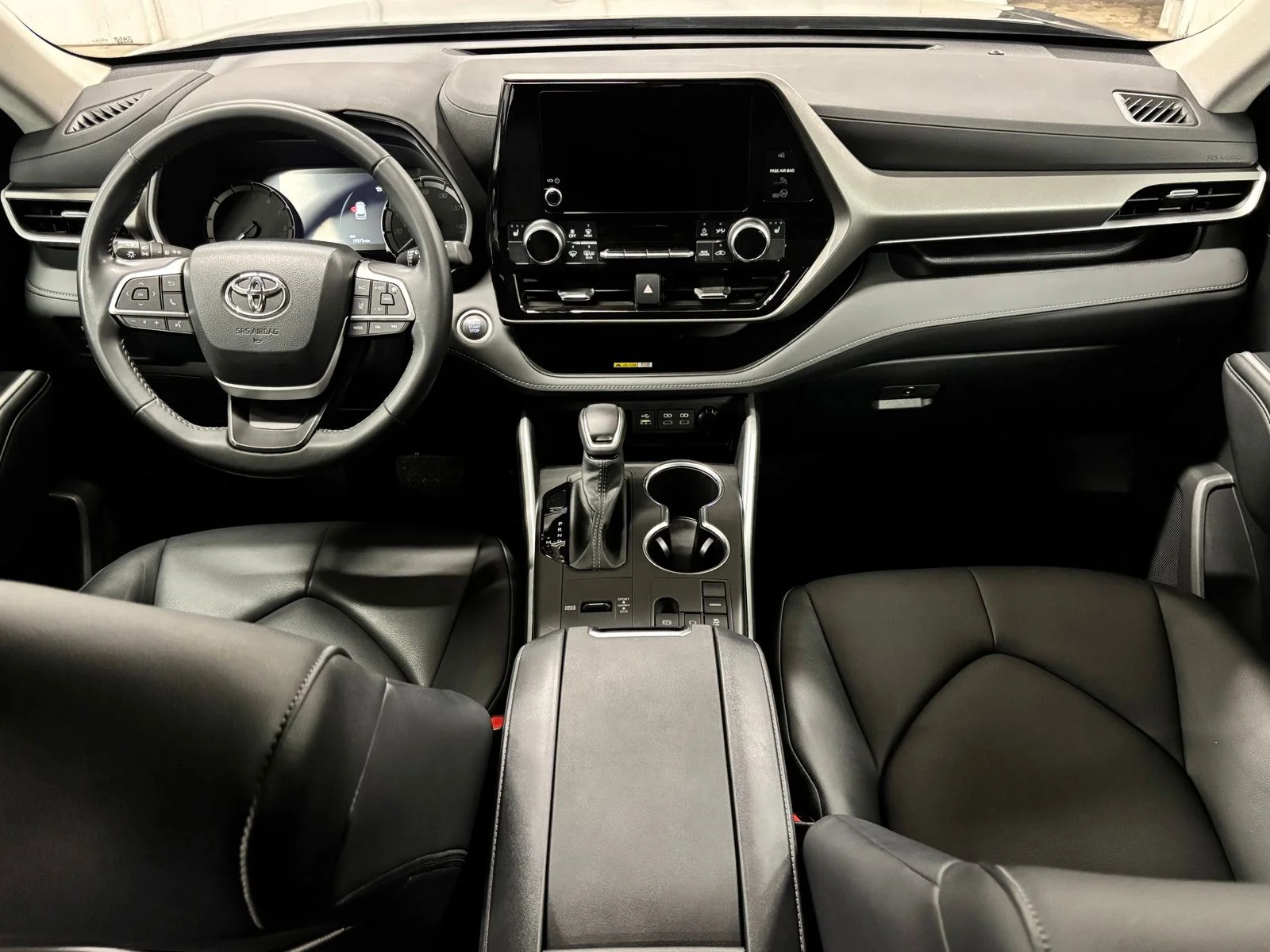 Used 2024 Silver Toyota XLE image 11