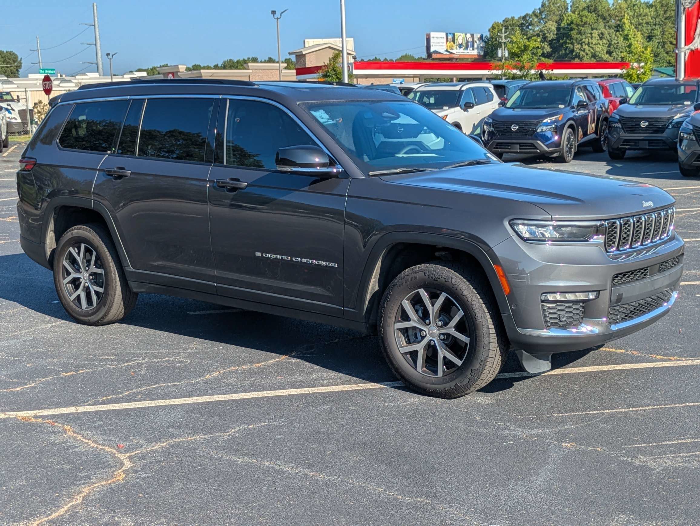 Used 2024 Gray Jeep Limited image 1