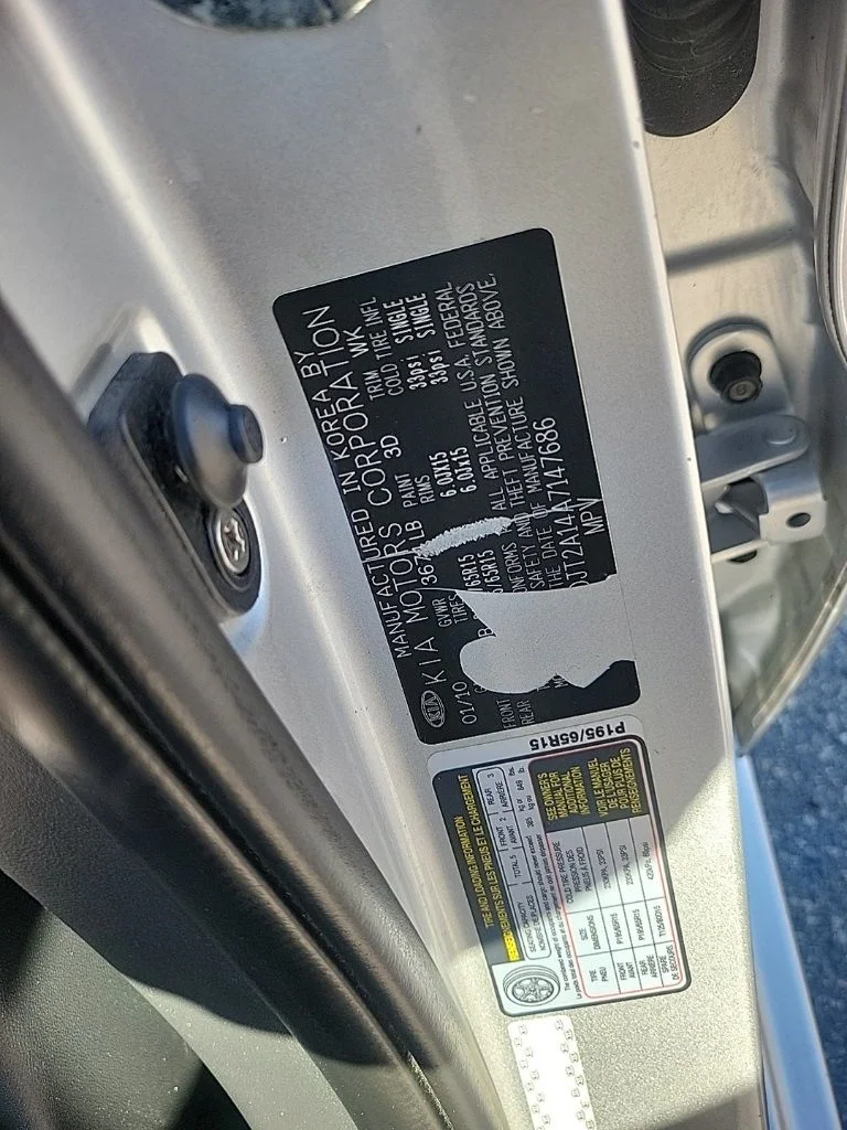 Used 2010 Silver Kia Base image 26