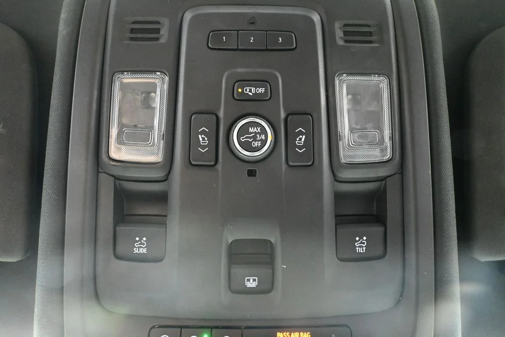 Used 2021 White Cadillac Sport image 38