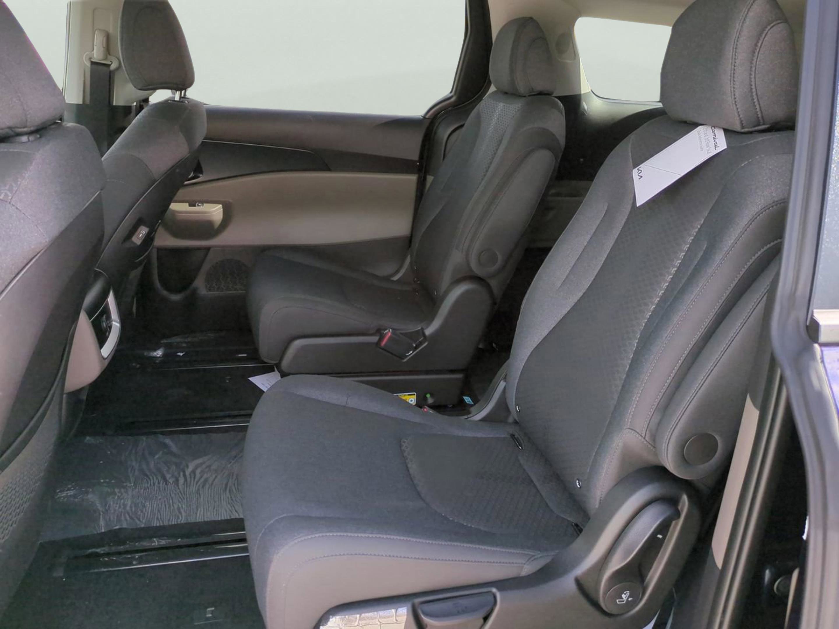 New 2026 Deep Chroma Blue Kia LX image 16