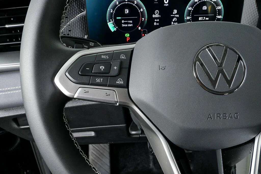 New 2026 Deep Black Pearl Volkswagen SE image 12