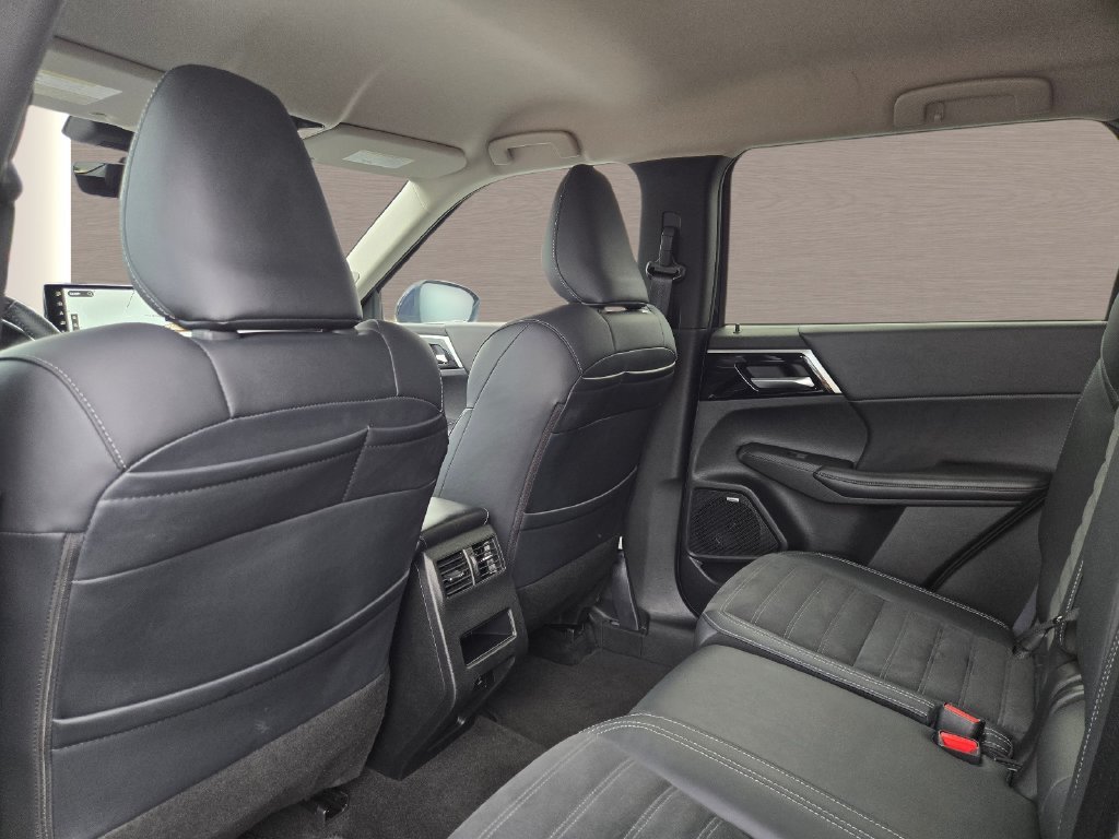 Used 2025 Blue Mitsubishi SE image 20