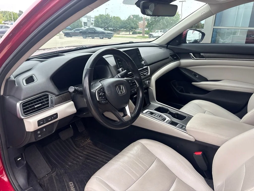 Used 2022 Red Honda Touring 2.0T image 10