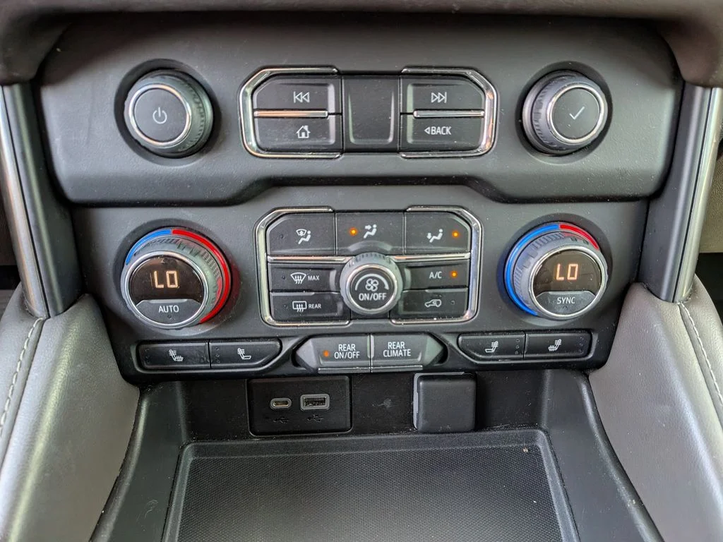 Used 2021 Red Chevrolet Z71 image 15