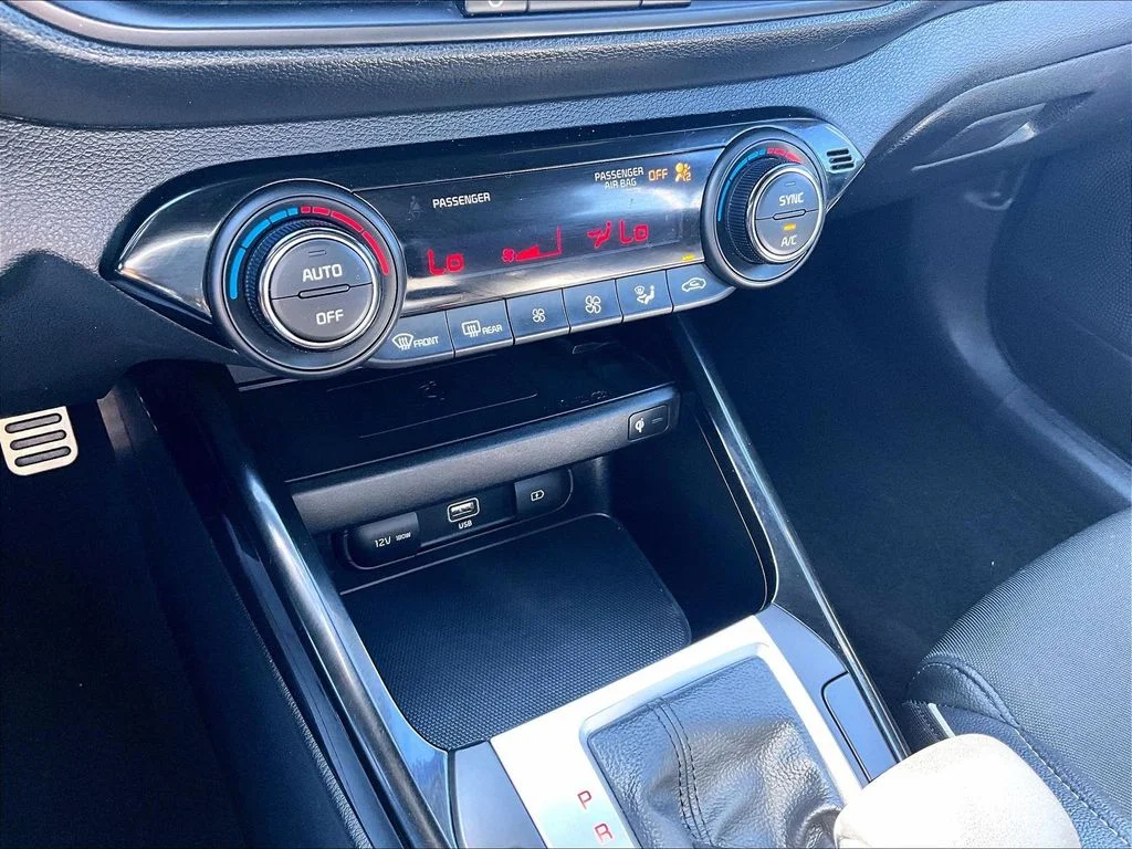 Used 2024 White Kia GT-Line image 32