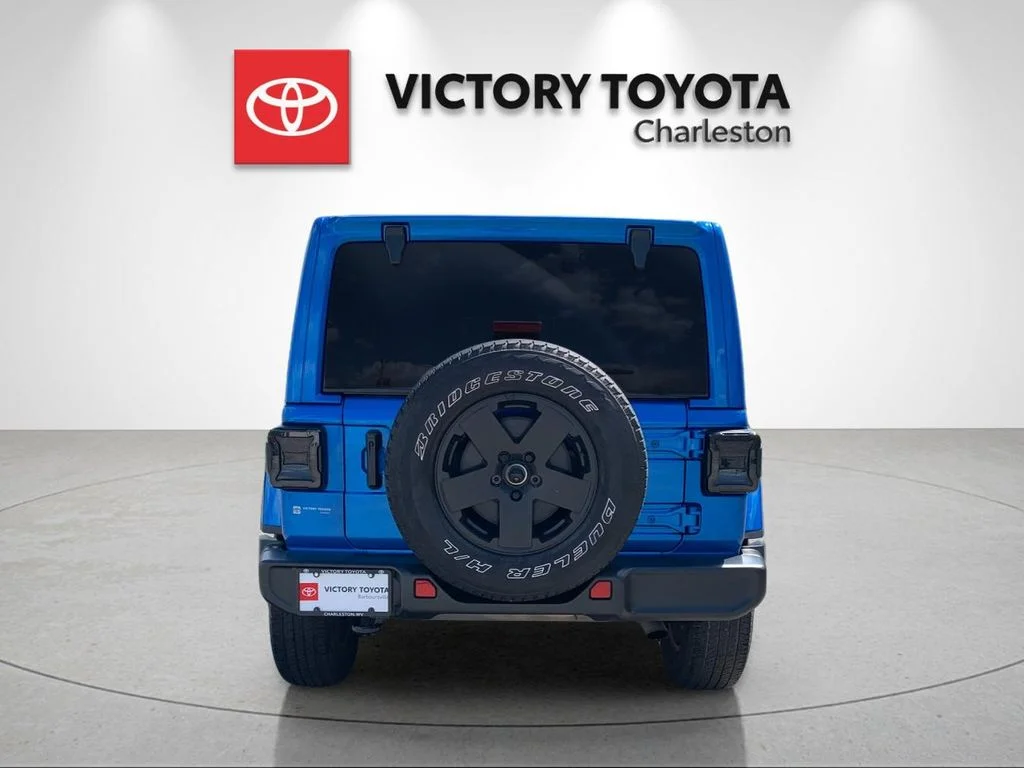 Used 2024 Blue Jeep Sahara image 4
