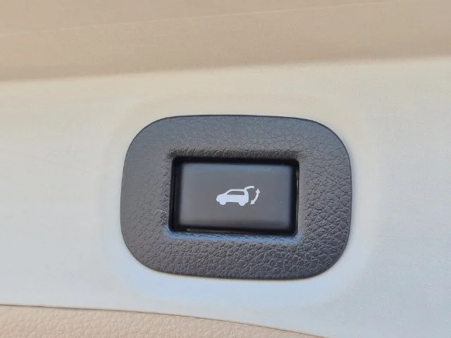Used 2016 Blue Nissan SV image 31