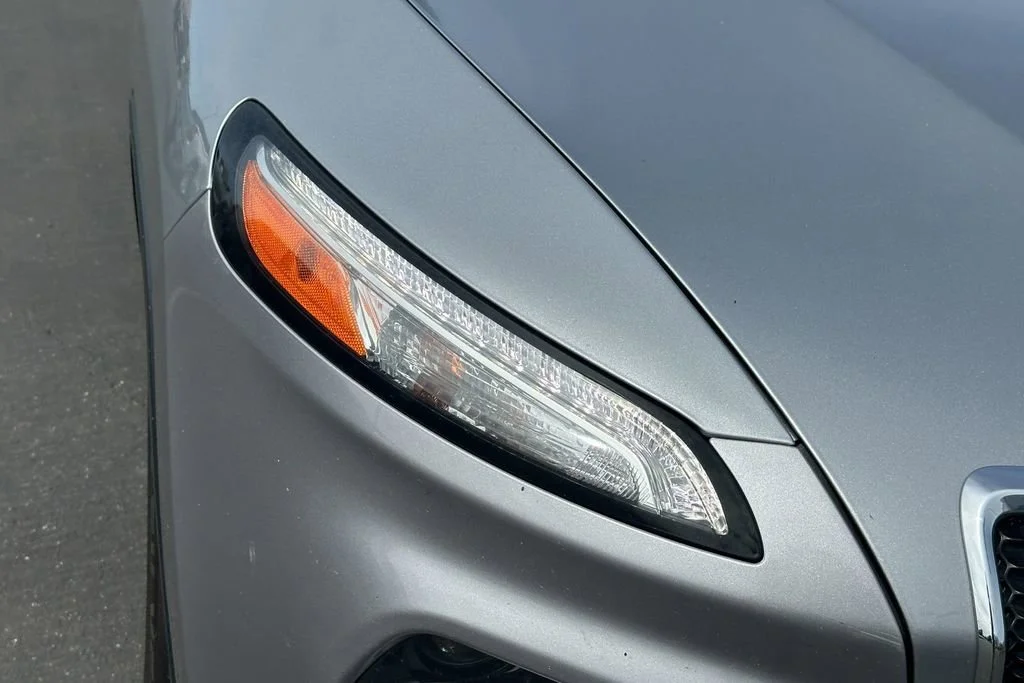 Used 2017 Gray Jeep Sport image 3