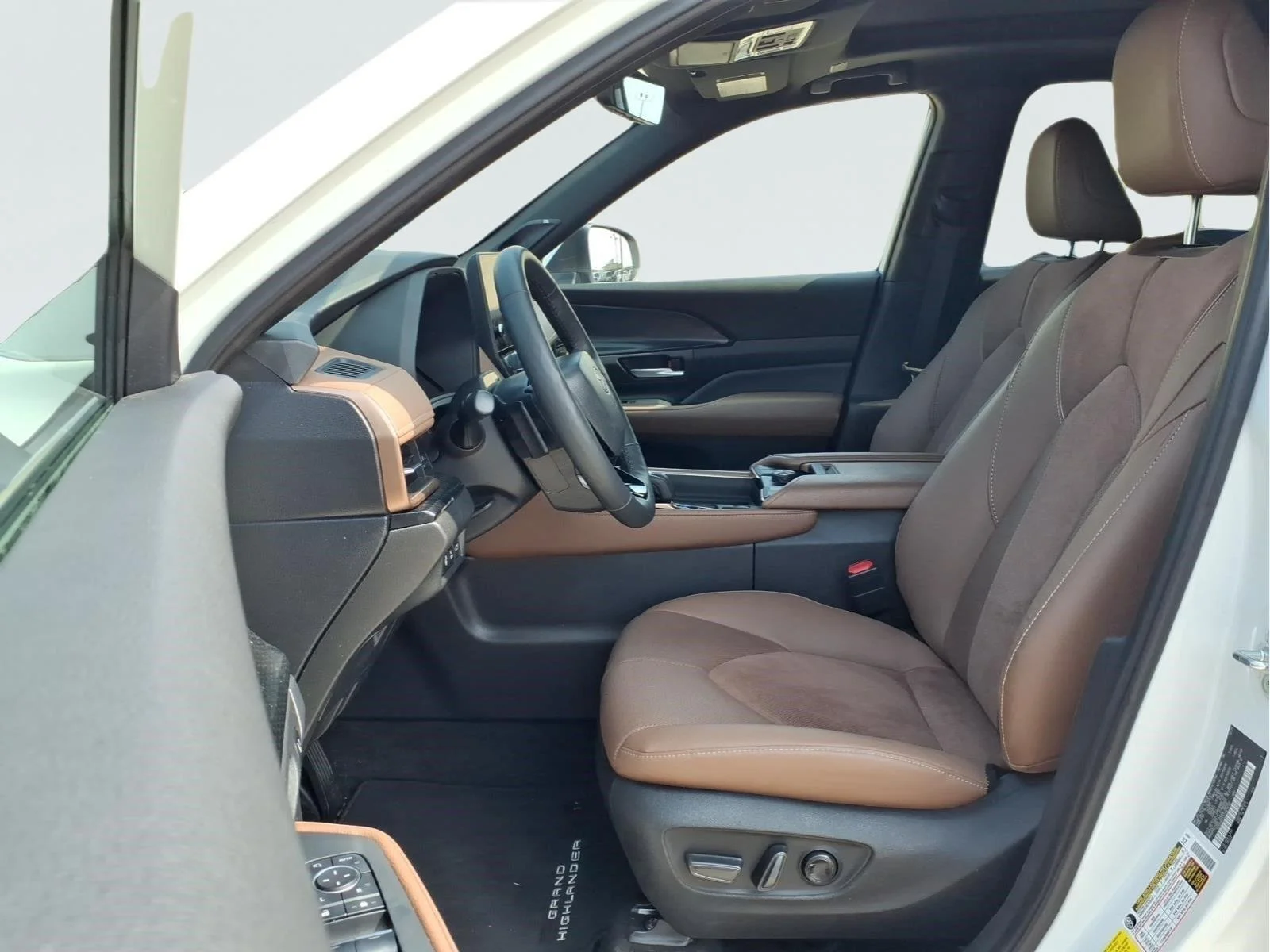 Used 2026 Wind Chill Pearl Toyota MAX Platinum image 19