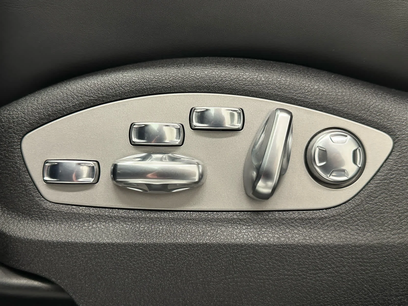 2024 Porsche Macan S - Photo 12
