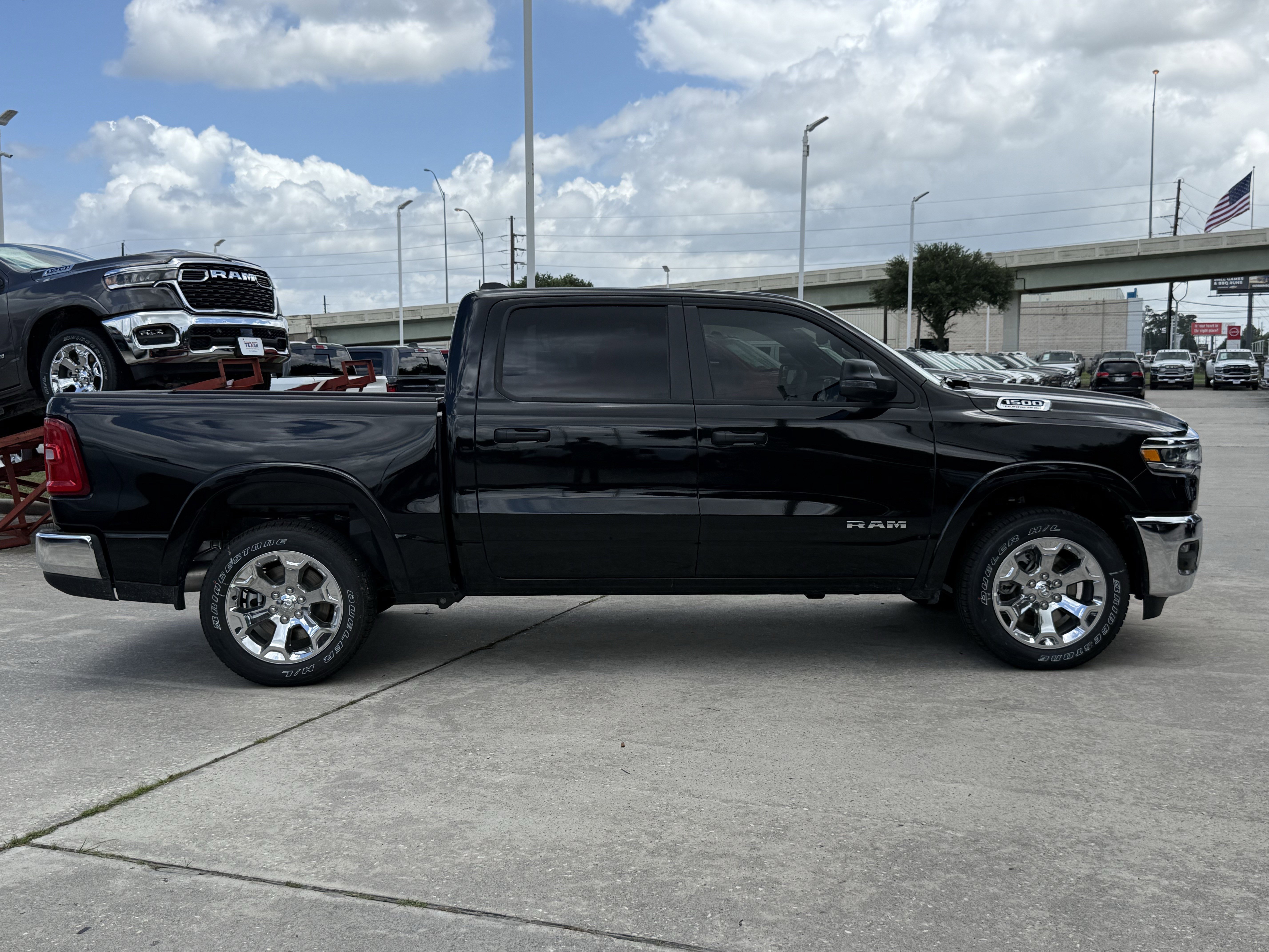 New 2026 Diamond Black Crystal Pearl-Coat Exterior Paint RAM Big Horn image 3