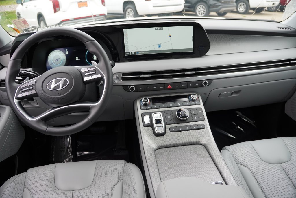 Used 2025 White Hyundai SEL Premium image 21