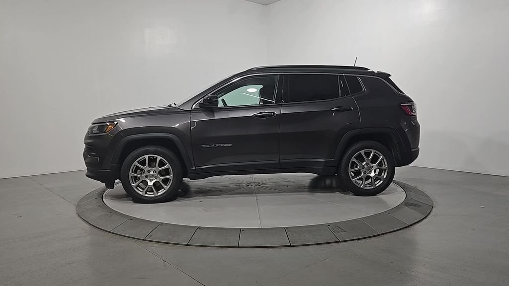 Used 2022 Gray Jeep Latitude Lux image 2