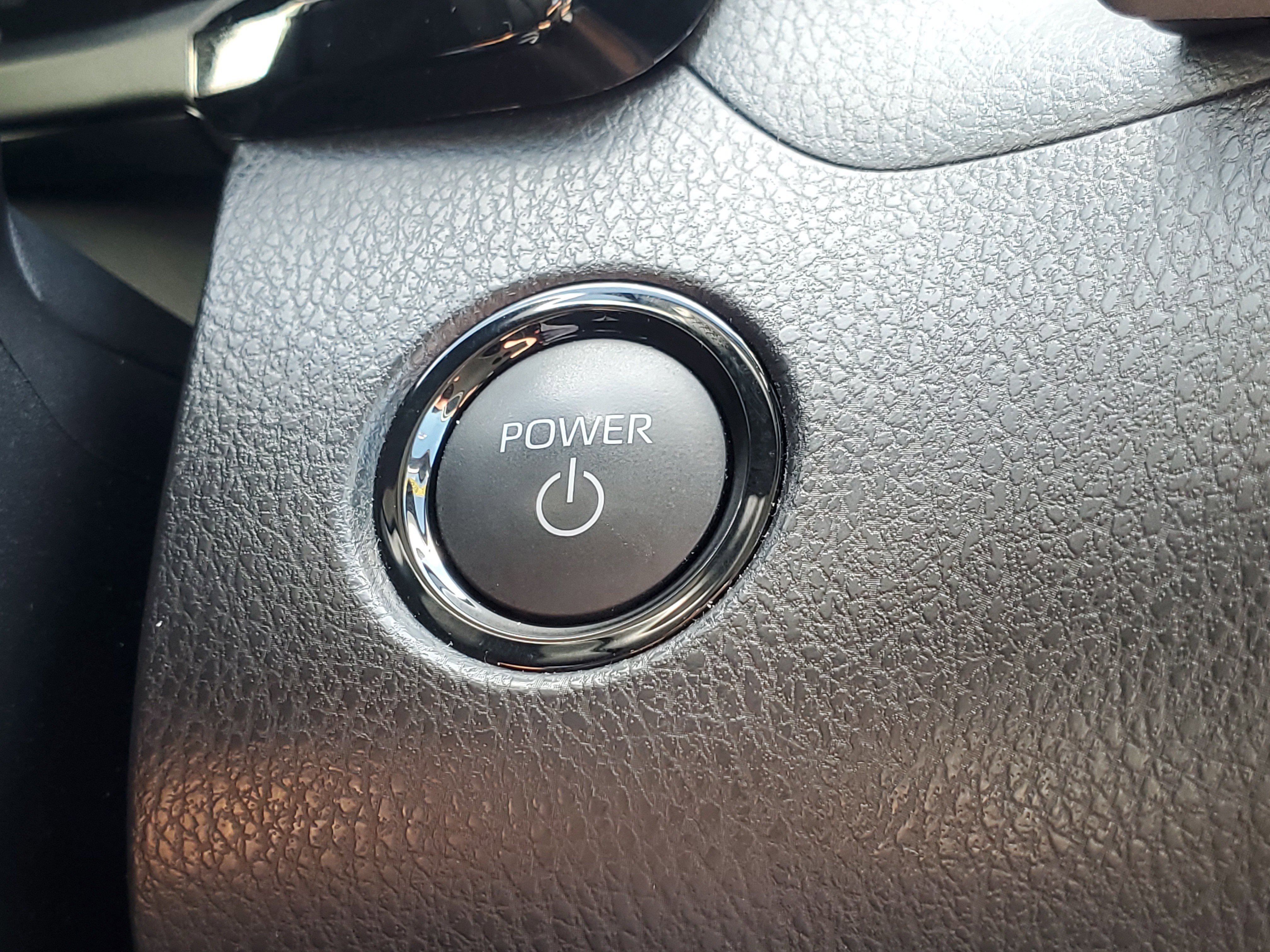 Used 2025 Ice Toyota LE image 30