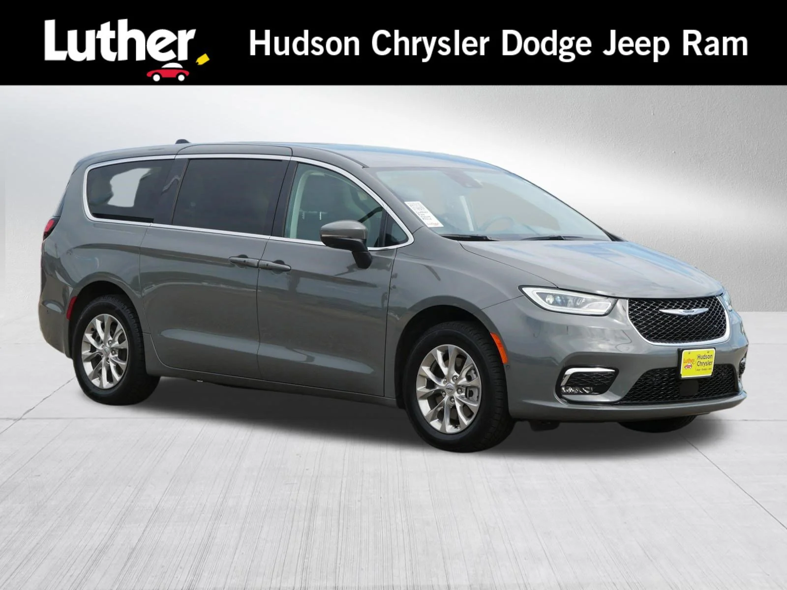 2023 Chrysler Pacifica Touring L AWD's photo