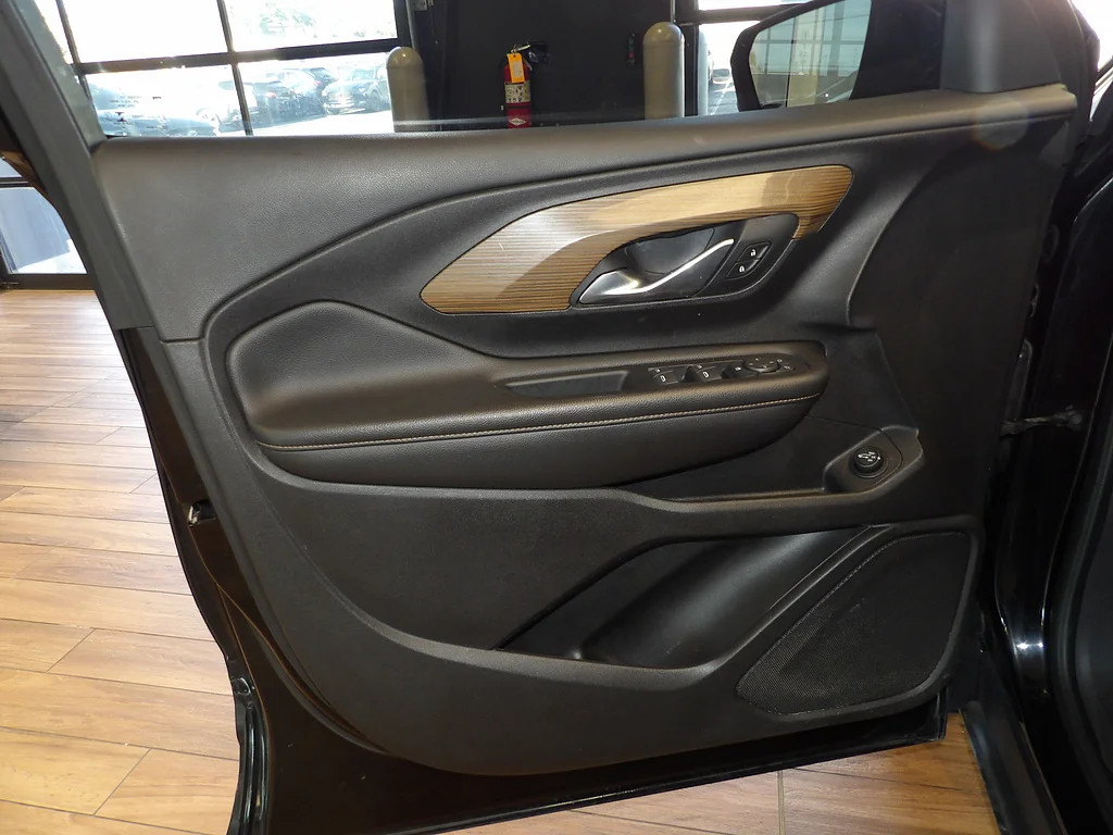 Used 2018 Ebony Twilight Metallic GMC SLE image 25