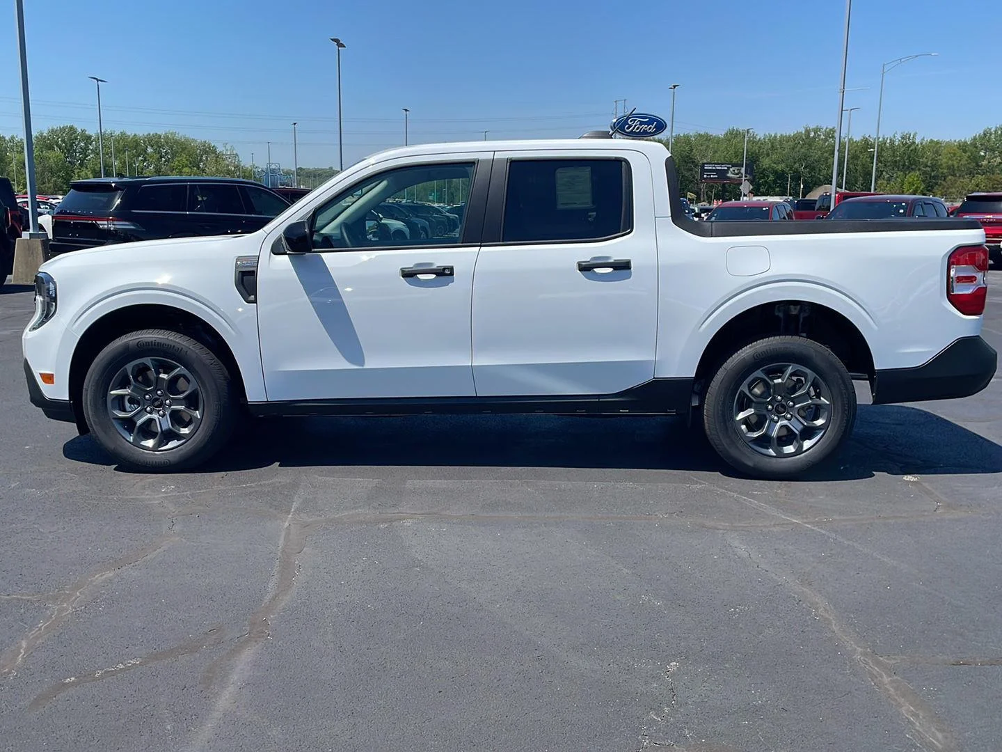 New 2026 Oxford White Ford XLT image 2