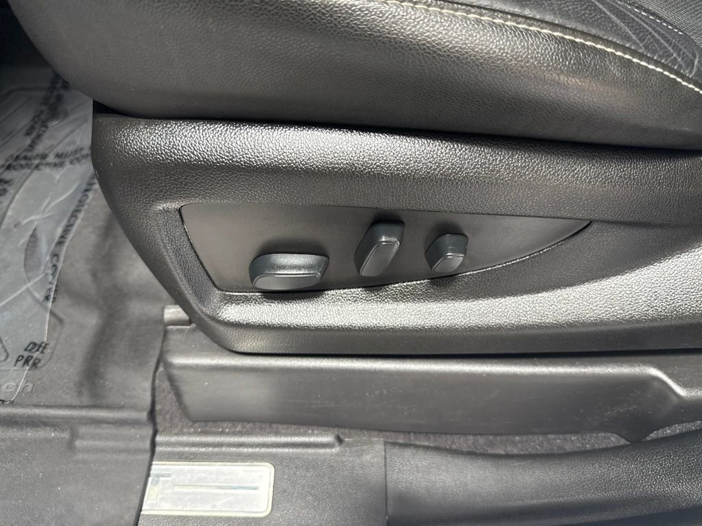 Used 2019 White Chevrolet Premier image 17