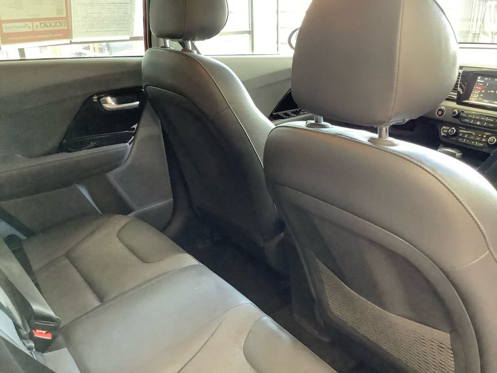 Used 2018 Red Kia EX image 17