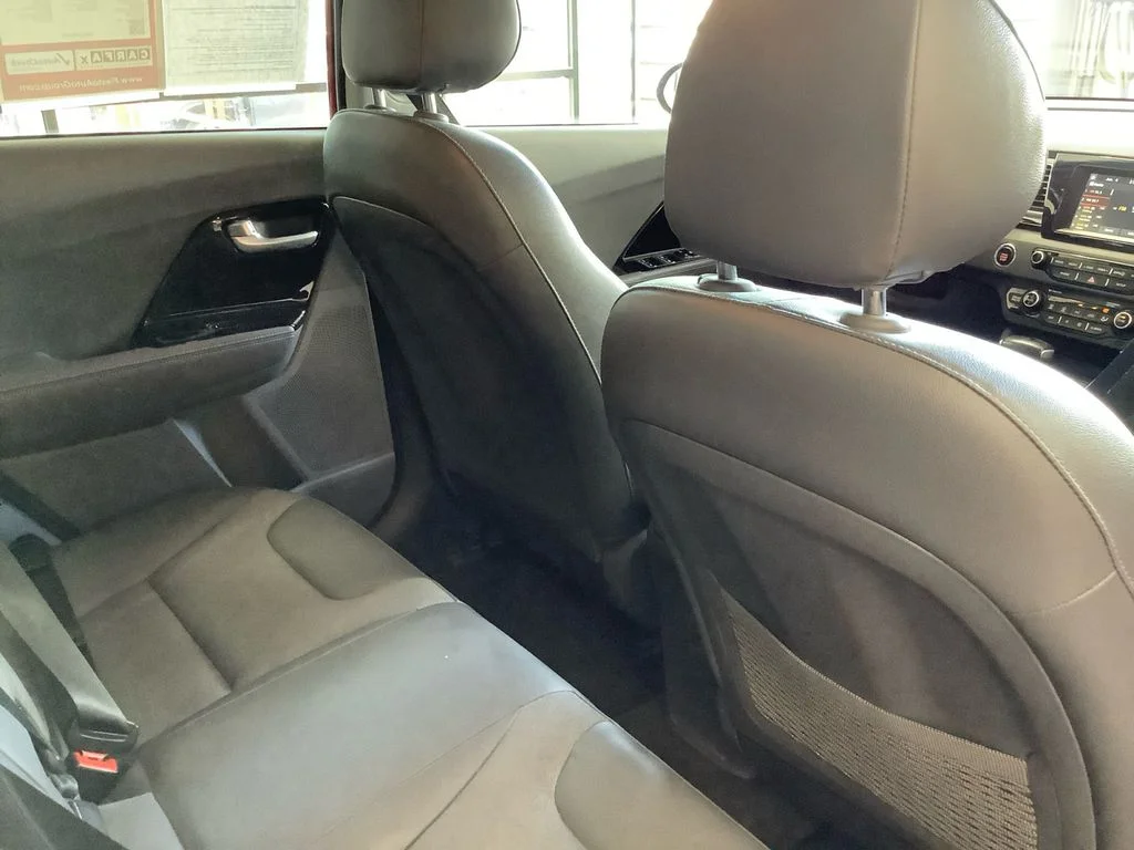 Used 2018 Red Kia EX image 17