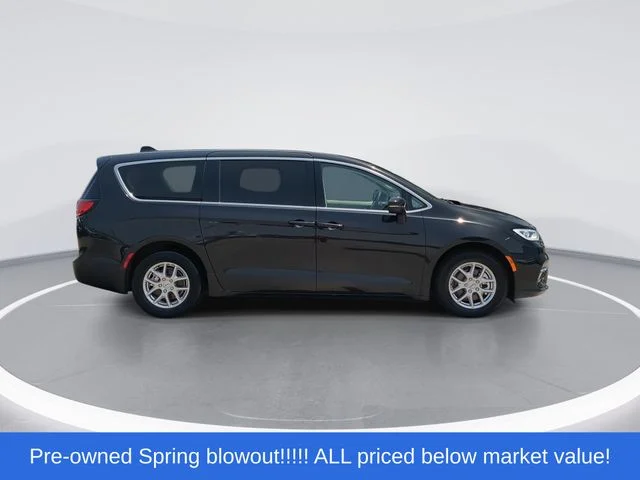 Used 2023 Black Chrysler Touring L image 9