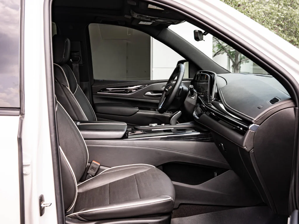 Used 2023 Crystal White Tricoat Cadillac Sport image 28